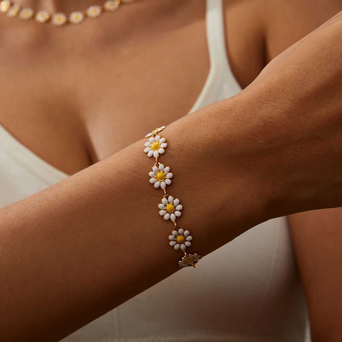 Bracelets de mariage Fashion Bracelets de fleurs de marguerite coréenne Sweet Daisy pour femmes filles minimalistes en émail