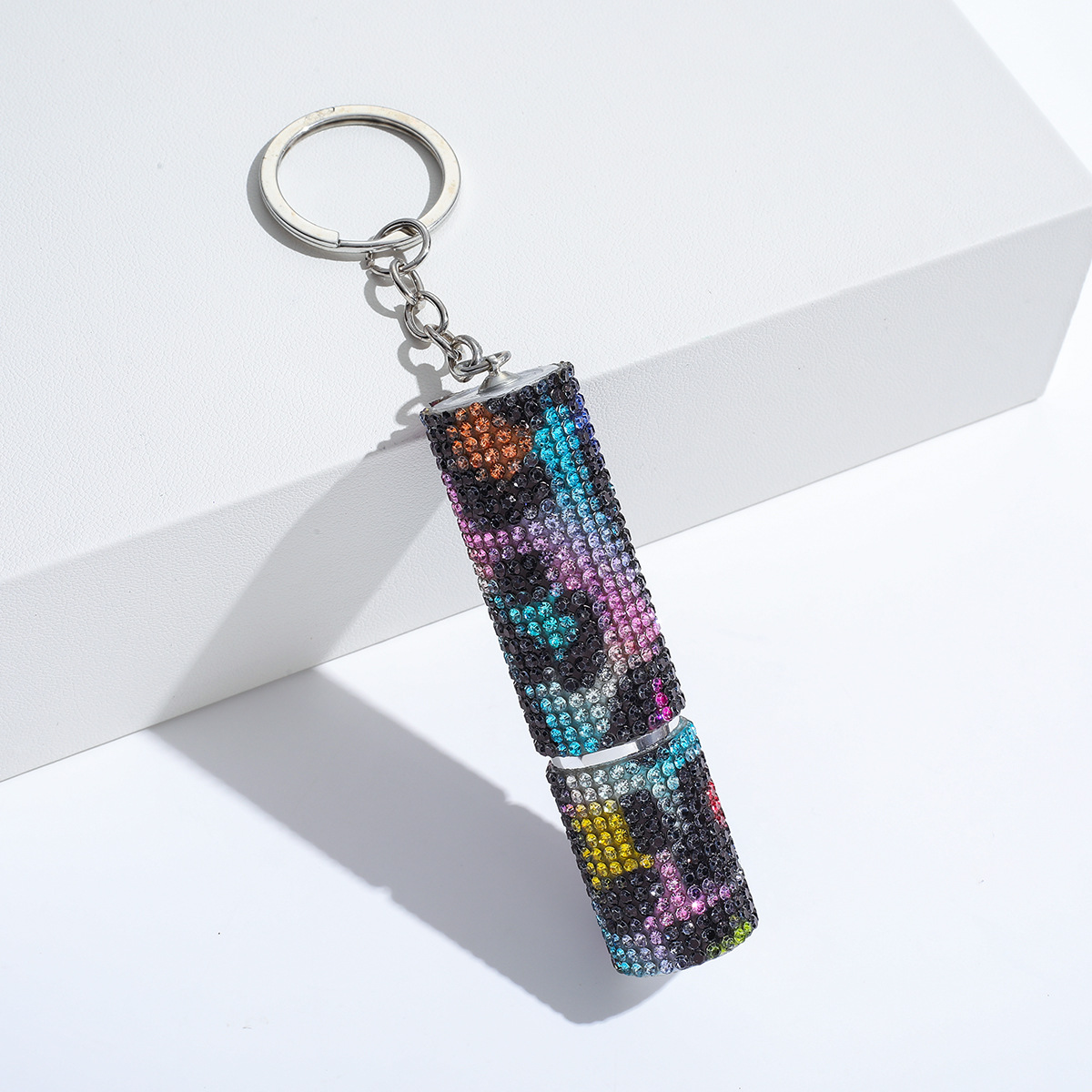 Keychains Woman Designer Key Chain Accessoires Keberen vol met diamant parfum dispenser fles compact essentie sleutelhanger draagbaar met druk op spray -toetsringen