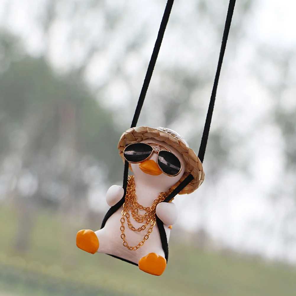 Décorations intérieures Car pendentif mignon anime petit canard swing automatique rétrovision du rétroviseur suspendu accessoires de décoration intérieure pour les cadeaux de filles t240509