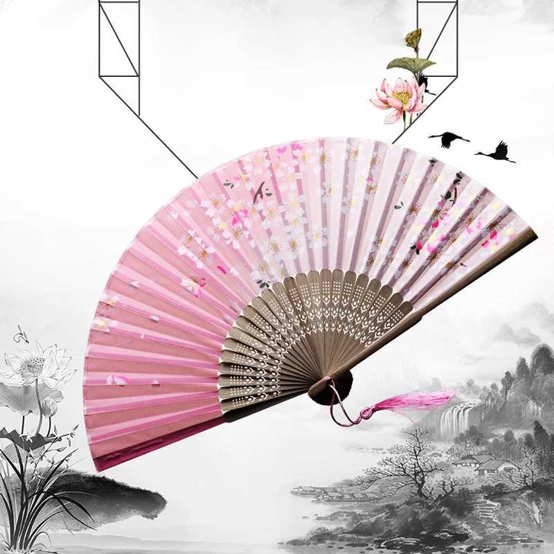 Prodotti in stile cinese Silk Vintage Follo Fan Fan in stile cinese Dance da matrimonio Fare di seta pieghevole Donne Foto Prop Tool Art Craft Decoration Home