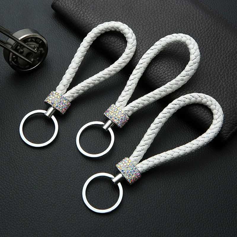 Keychains Lanyards Corde à tricot en cuir Crystal clé de clés de luxe Metal Holder Hand Woven Couple Cadeau Femmes Fashion Course accessoires J240509