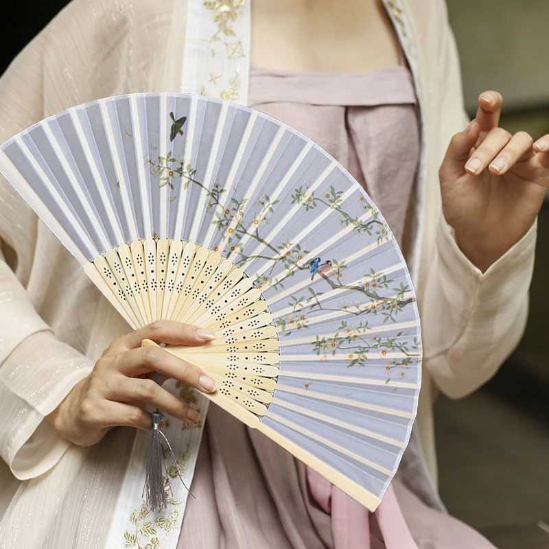 Prodotti in stile cinese in stile cinese Ancient Bamboo Fan Jiangnan Misty Rain Folding Fan Foling Fan Vintage Fairy Crane Silk Hand Fan Hanfu Decorated Crafts