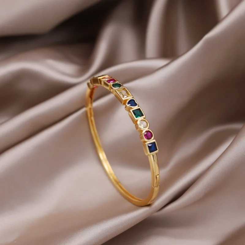 Wedding Armbanden Koreaanse mode -sieraden 18K Gold vergulde luxe kleur zirkon liefde vierkant gesloten armband elegante dames trouwfeest accessoires