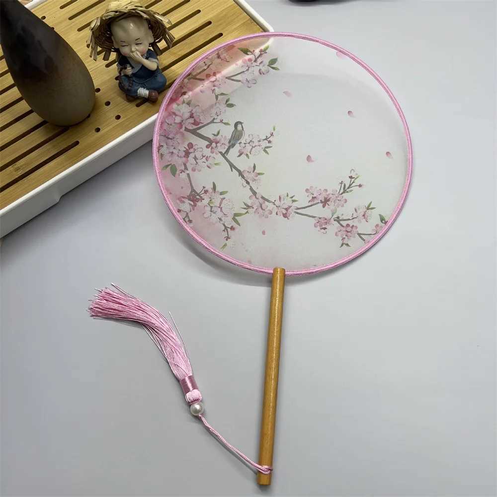 Produkte im chinesischen Stil Chinesischer Roundhand -Fan mit hölzernen Griff tragbar bedrucktes Vintage Seidenfan Antike Quaste Dance Hand Fan Tang Suit Party Supply