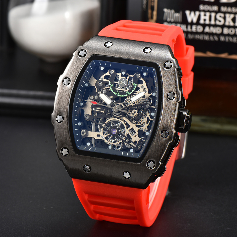 Luxury Mens Watch Mode Brand Sport Watchs Men Designer Quartz Quartz Auto Date Date Rubber Strap Watch Montre de Luxe