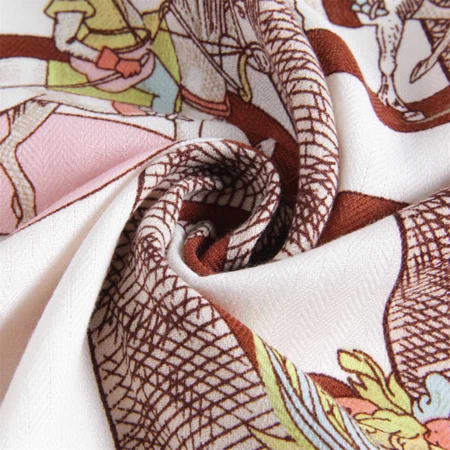 Écharbes Pobing Silk Cashmere Scarf Femmes à main Rouled Horse Castle Print Square Wraps Bandana Big Hijabs Femme Foulard 135 cm Q240508