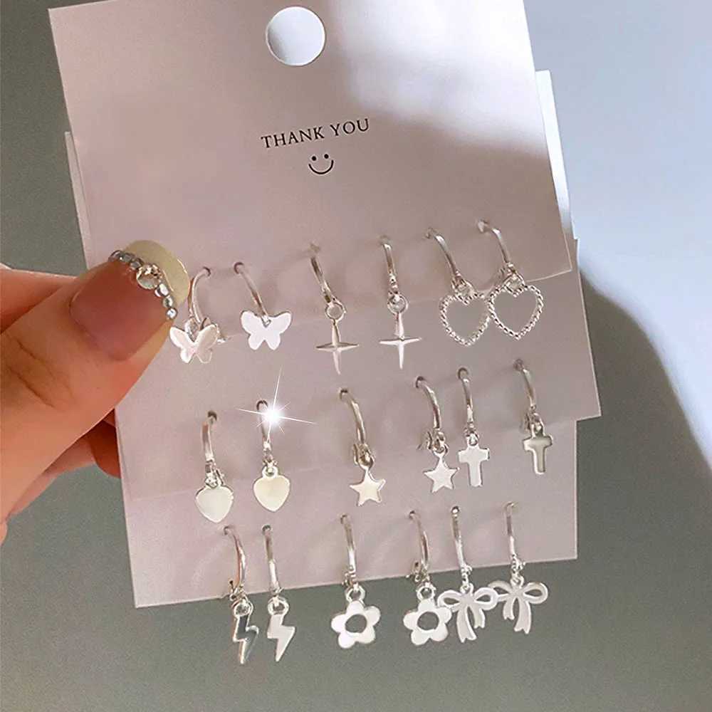 Chandelier Gothic / coeur à coeur Boucles d'oreilles glôles Color Color Cross Cross Piercing Moucles d'oreilles Kpop Small Heart Pendante Perceau Boucles d'oreilles bijoux