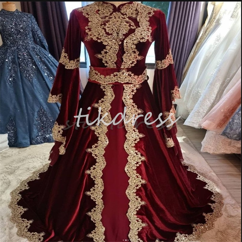 Robe de soirée traditionnelle Bourgogne Morrocan avec appliques en or Velvet Muslim Arabe Dubaï Robes de bal à manches longues Robe formelle Indian Abaya 2024 Robe de Mariage