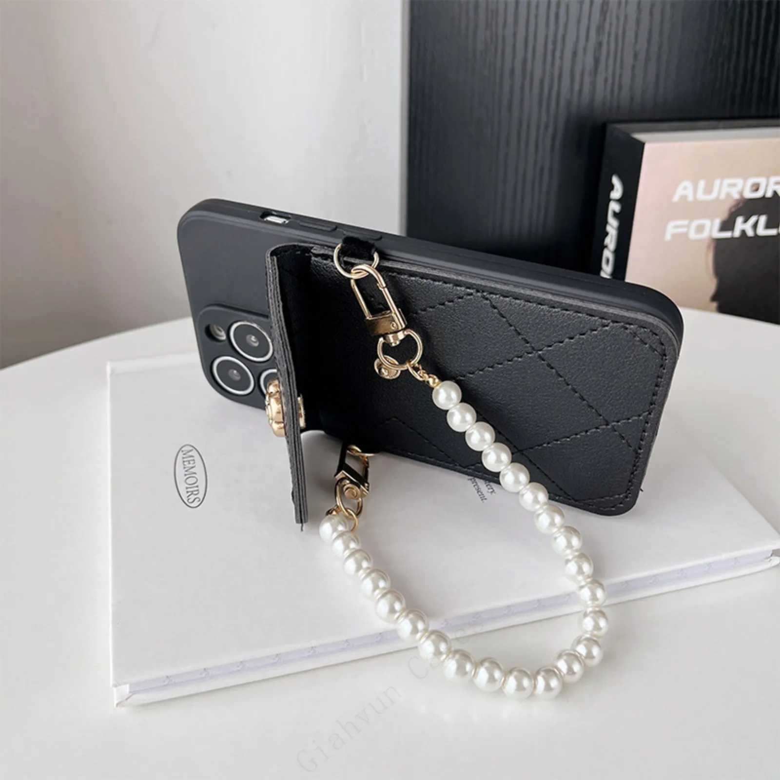 Cas de téléphone portable 3D Portefeuille de sac de carte Camilla avec support de sangle de perle et boîtier de téléphone à dix polices adapté à l'iPhone 15 14 x xr xs 11 13 Pro Max 12 Pro 7 8 Plus J240509