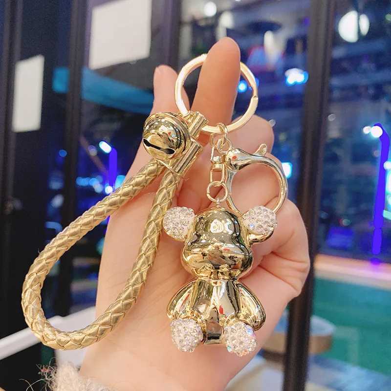 Keychains Lonyards Chain de clé ours électroplate avec une corde en cuir tissé Pendante Animal Keychain Fashion Doll Sac Auto Key pour filles Cadeau J240509