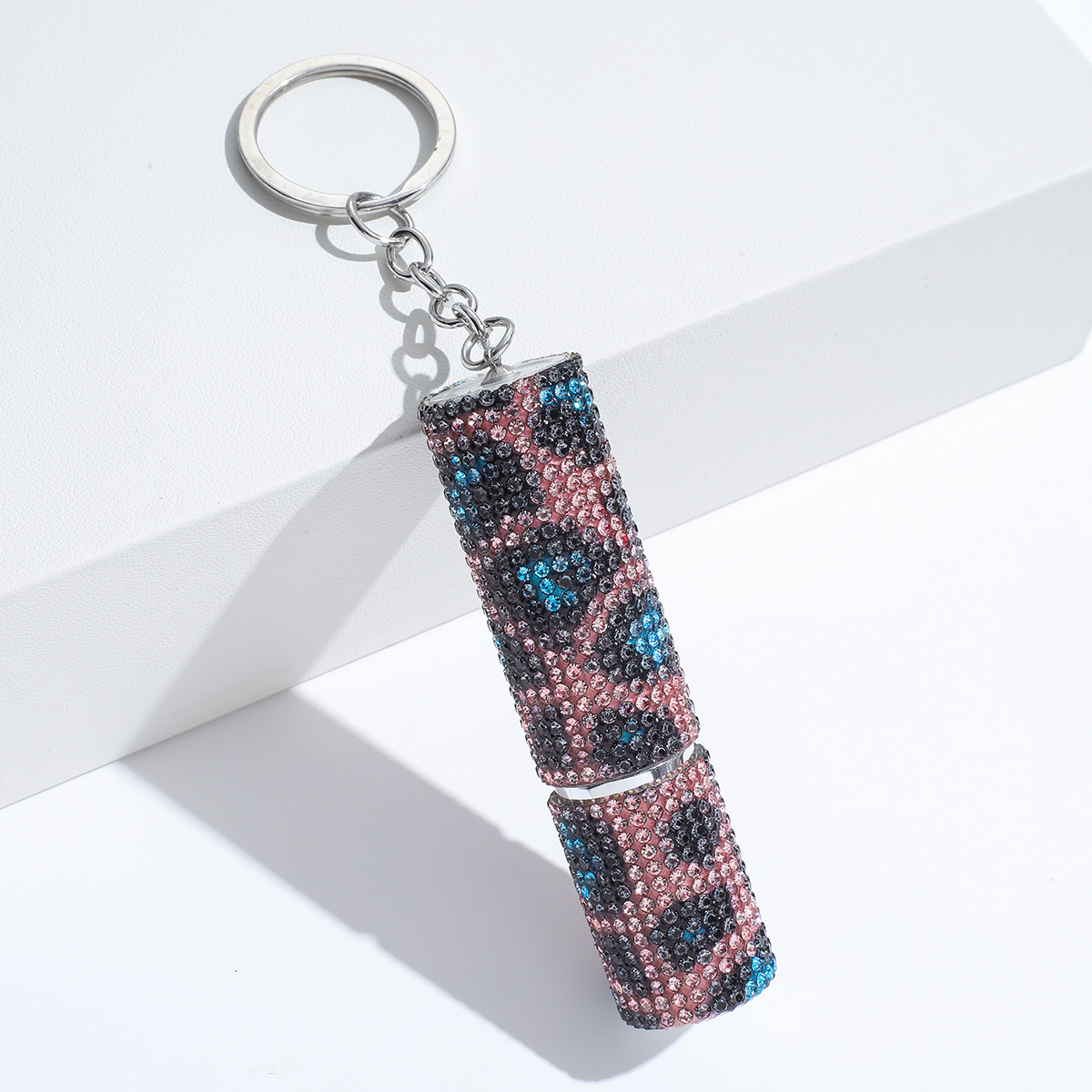 Keychains Woman Designer Key Chain Accessoires Keberen vol met diamant parfum dispenser fles compact essentie sleutelhanger draagbaar met druk op spray -toetsringen