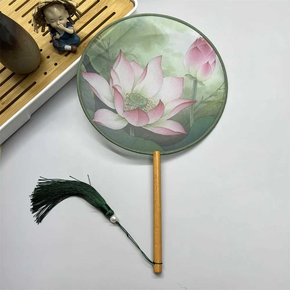 Produkte im chinesischen Stil Chinesischer Roundhand -Fan mit hölzernen Griff tragbar bedrucktes Vintage Seidenfan Antike Quaste Dance Hand Fan Tang Suit Party Supply