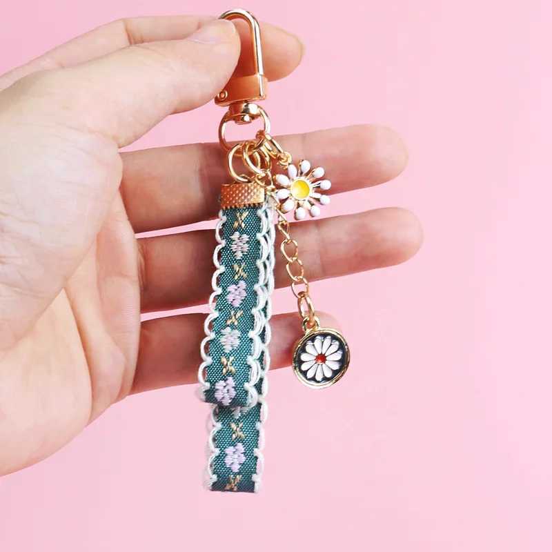 Keychains Lanyards Korean Tren Lace Fabric Keychain Ly Ribbon Flower Keyring Women smycken Solros söta väska Tillbehör Bil Key Holder Gift J240509