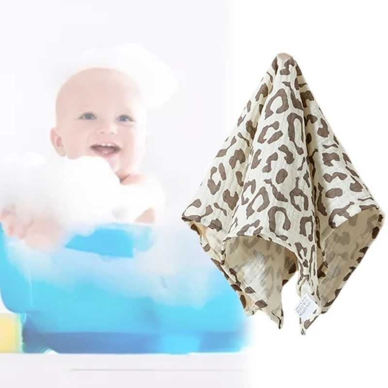 Handdoeken gewaden baby slabbetjes schattige afdruk beveiliging deken voor jongens meisje 0-36m ademende zoemend handdoek rammelaar bib baby stemming kalmerende doek