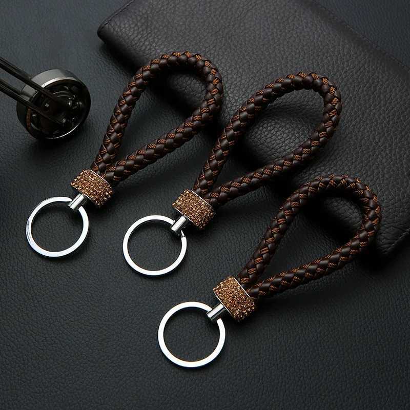 Keychains Lanyards Corde à tricot en cuir Crystal clé de clés de luxe Metal Holder Hand Woven Couple Cadeau Femmes Fashion Course accessoires J240509