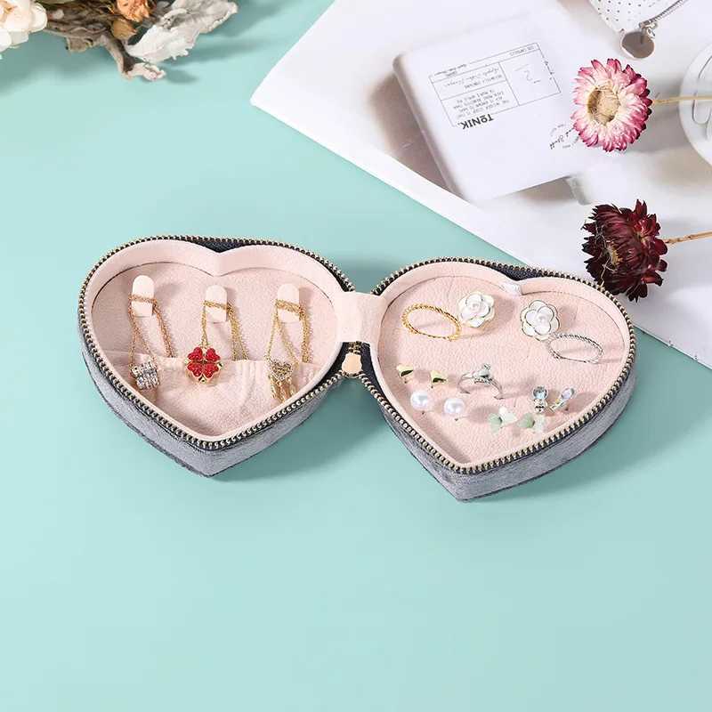 Boîtes de bijoux Mini Boîte de bijoux en velours en forme de coeur Boucles d'oreilles portables Collier de rangement Boîte d'emballage de bijoux Boîte d'affichage pour voyage en gros