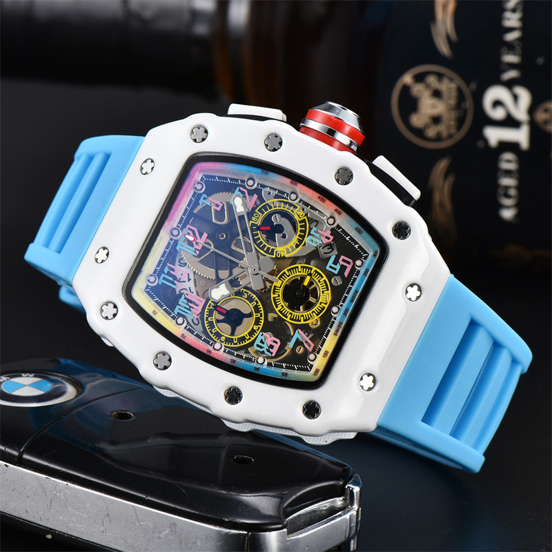 Fashion Luxury Men's's Watch Chronograph Rubber Strap Quartz Quartz Wristwatch Brand Watch Men 43 mm White Surface Designer Watches