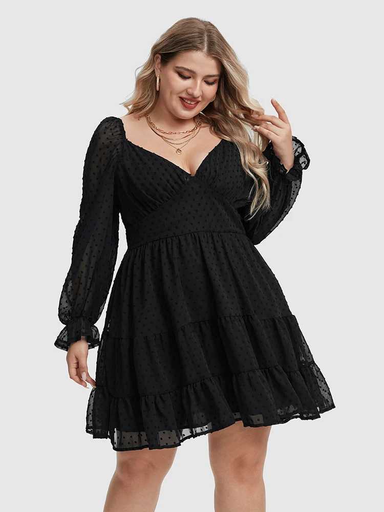 Vestidos de tamanho grande, além de roupas de tamanho 2024 Novo vestido preto feminino preto Vestido elegante v ruffles suíço do pescoço Ruffles Fluxo Slve Ruffle Bainha Vestido Y240510