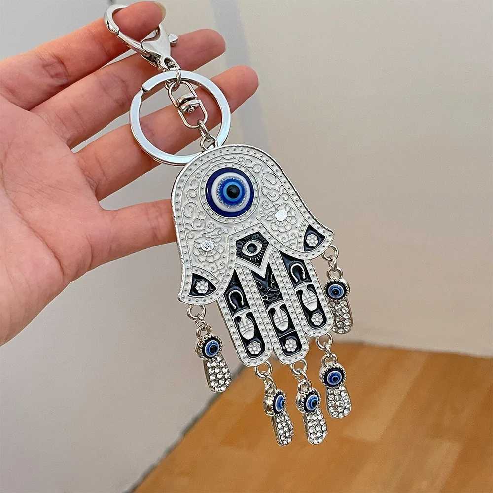 Keychains Lanyards Evil Eye Keychain for Women Hamsa Hand Reinestone Keychain Blue Hamsa Hand Keyring Blue Eyes Car Keychain for Men and Women Gift J240509