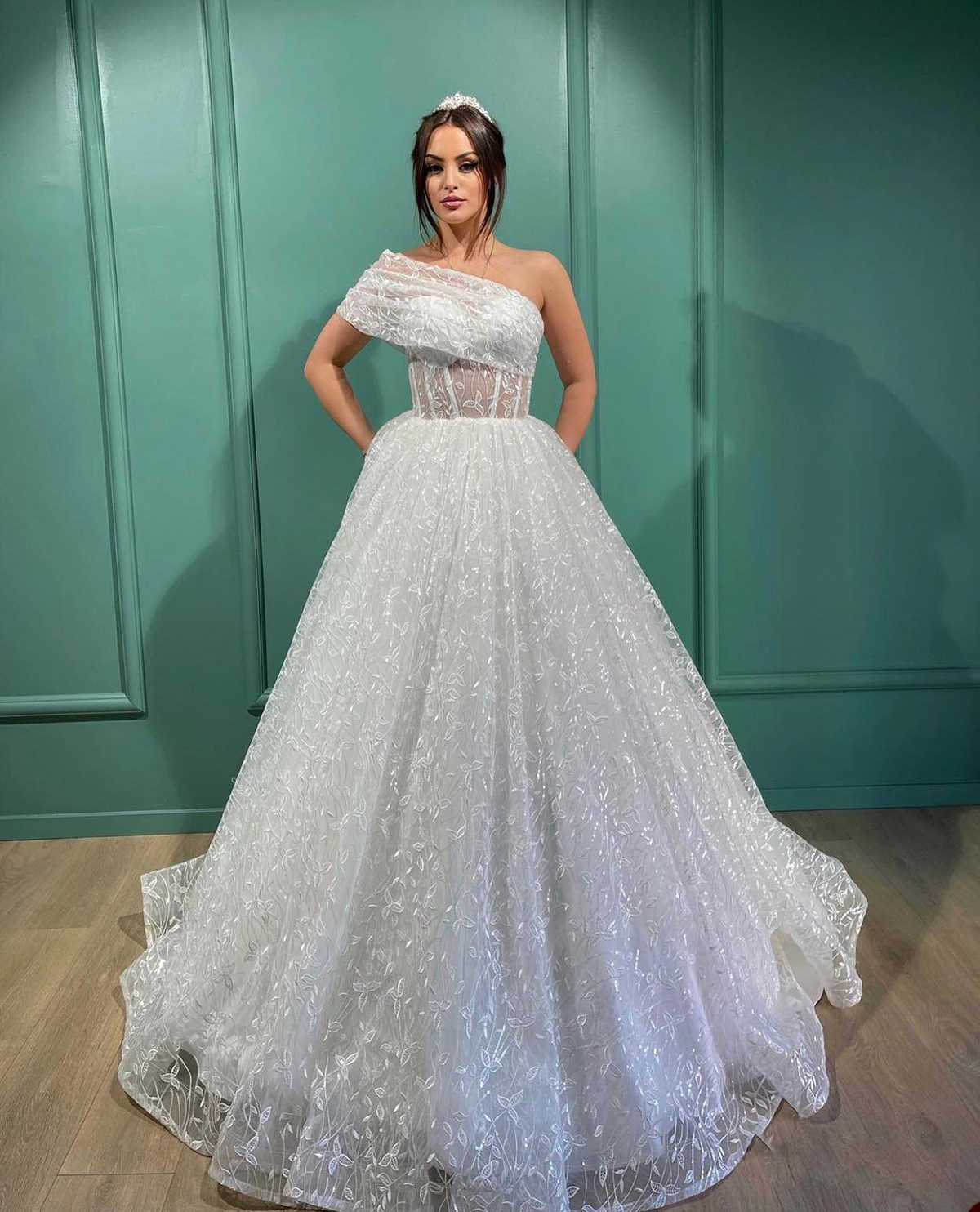 Semplice abito da sposa a-line applicazioni da donna con una spalla abito da sposa senza maniche abiti da treno personalizzati su misura