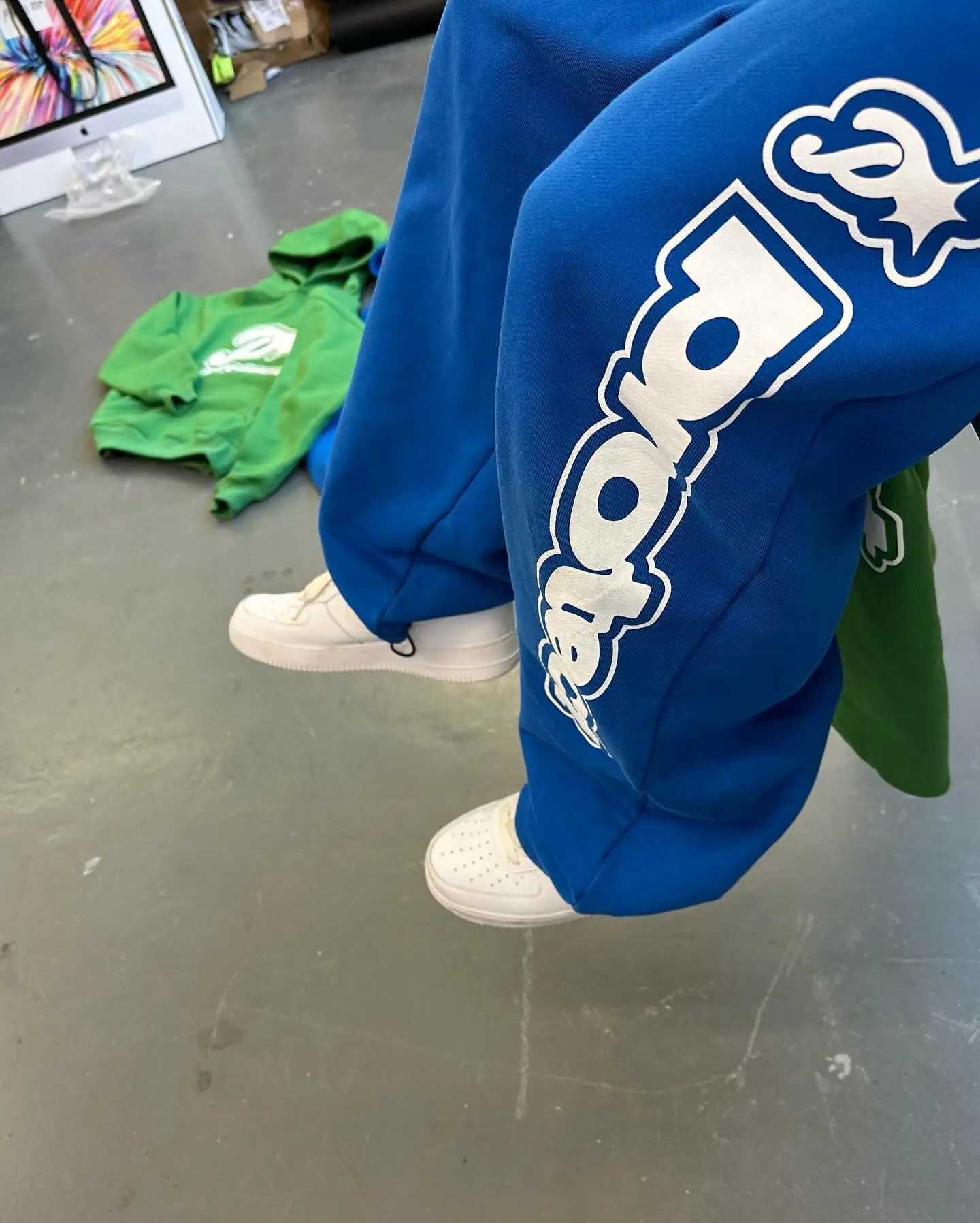 Le felpe con cappucci da uomo proteggono i pantaloni della tuta binari casual Hip Hop uomini a due pezzi harajuku strtwear oversized hoodie sports set abiti da uomo y2k h240508