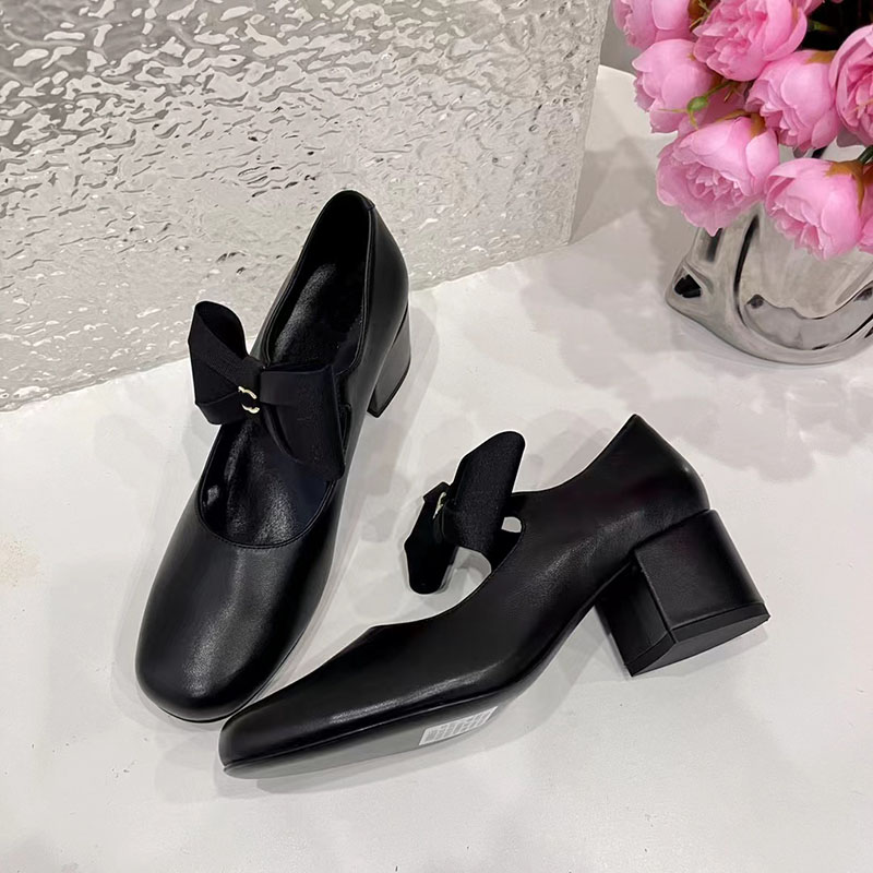 New Damen Designer Luxus Square-Toe High-Heele Sandals Fashion Classic Black/Weiß 100% Leder Bow Mary-Jane Schuhe Ladys sexy hohl klobige Absätze Sandalengrößen 35-40