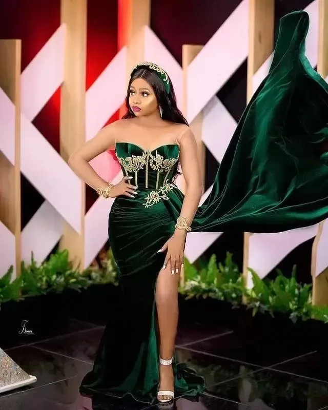 Emerald Green African Prom Party Kleider sexy Schlitz Schatz Arabisch ASO EBI Velvet Plus Size Evening Anlass Kleider tragen BC14244