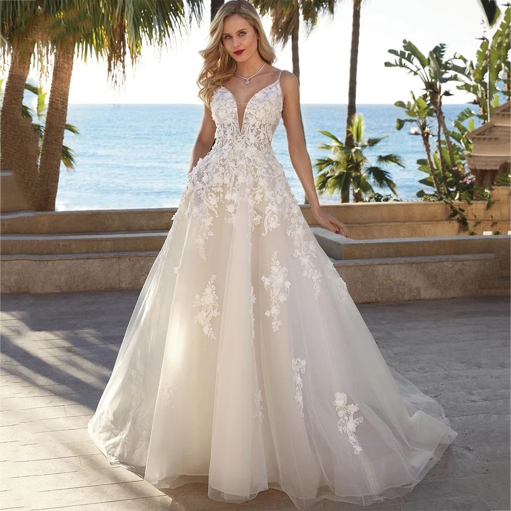 Robes de mariée fantaisie Spaghetti STAPS RANDES BRIDALES APPLIQUES 3D-Floral Custom Fabriqué sans dossier Sweep Train Bride Vestidos de Novia