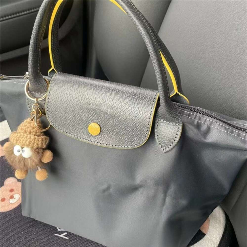 Marca de luxo com desconto de bolsa de ombro bolsa nova bolsa de nylon bolsa bordada bolsa de bolsa de ombro de ombro de ombro de ombro dobrável bolsa de banda de braços de saco de mulheres bagd4u4