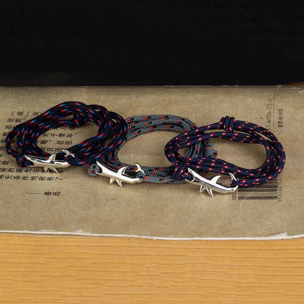 Bracelets de charme Mkendn Navy Style Réglable Multicouche Corde à corde Bracelet Men Femmes 550 Paracord Camping Bijoux Wrap Metal Hooks Y240510