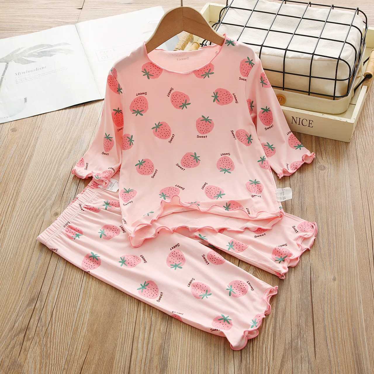 Kledingsets Girls Pyjama Set Zomer kinderen Ice Silk Clothing Set Childrens Soft Pyjama's Leeftijden 3-14L2405L24045