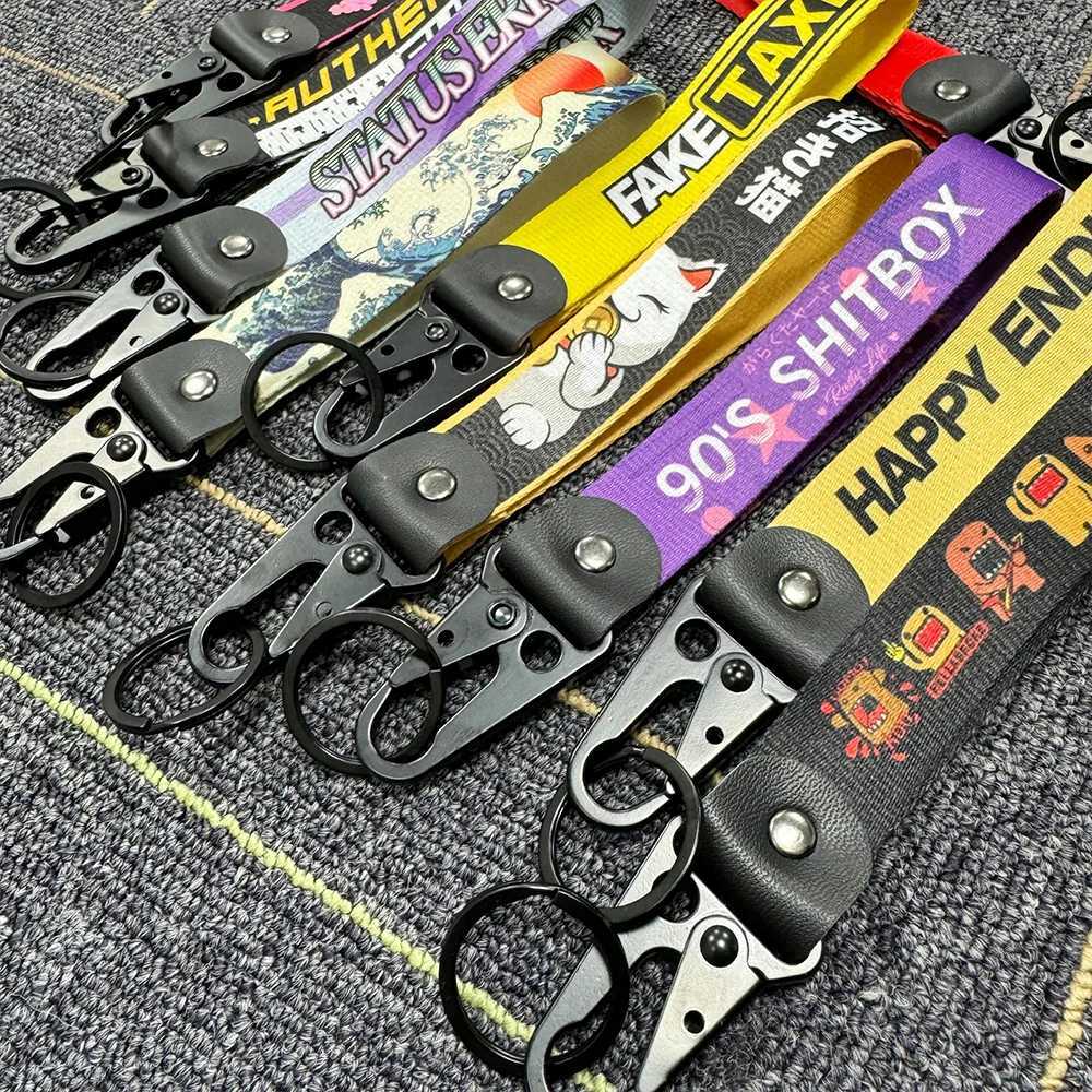 Keychains Lanyards JDM Racing Culture Label Keychain Pendant Motorcycle Clip Courti Cheyring poignet Durable Keychain Keyring Bracket Automotive ACCESSOIRES J240509