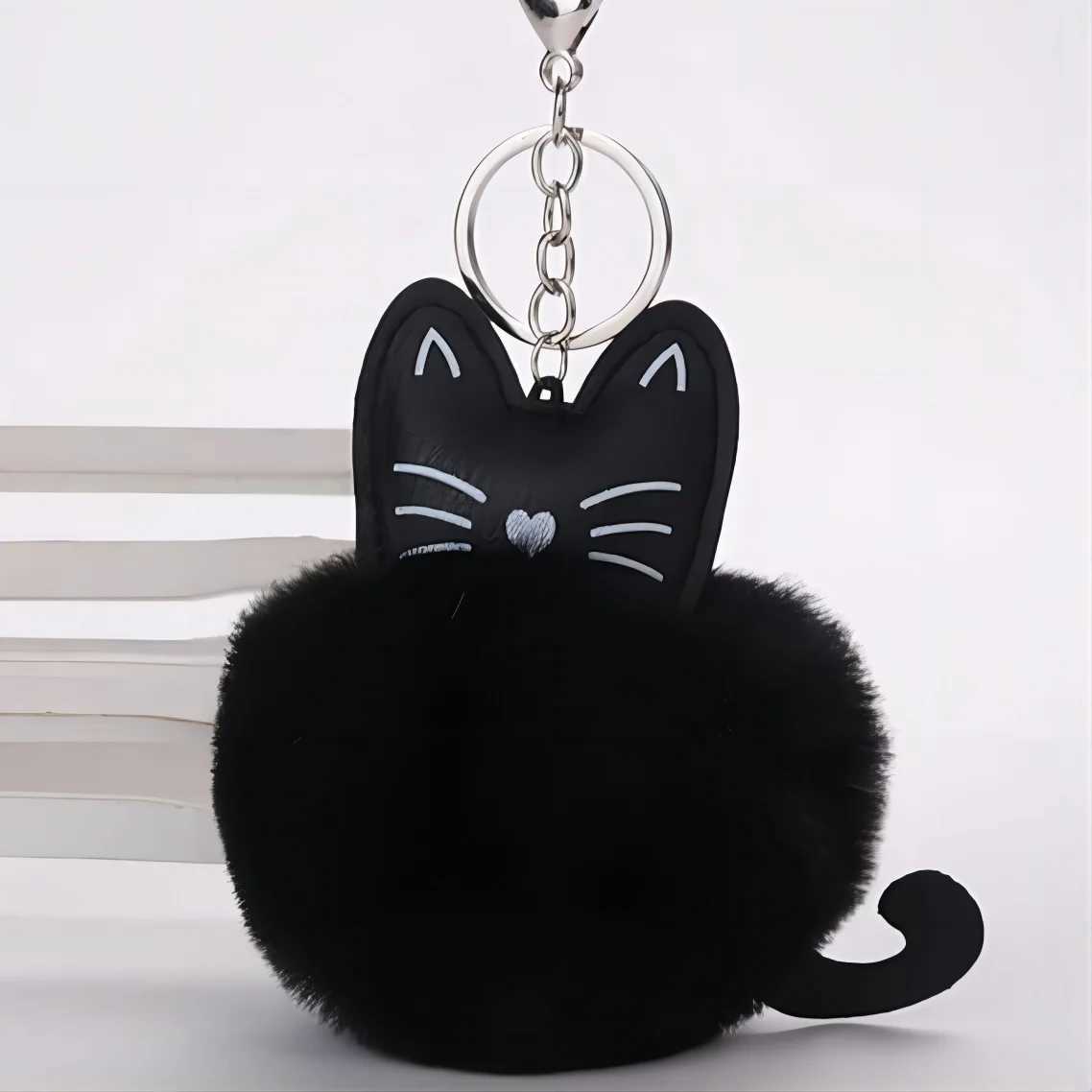 Keychains Lonyards fausses boules de fourrure clé clés fourrure clés moelleux pendentif chat mignon utilisé pour les femmes sacs de filles sacs sac à dos suspendus décoration dcor j240509