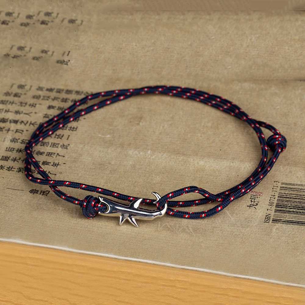 Bracelets de charme Mkendn Navy Style Réglable Multicouche Corde à corde Bracelet Men Femmes 550 Paracord Camping Bijoux Wrap Metal Hooks Y240510