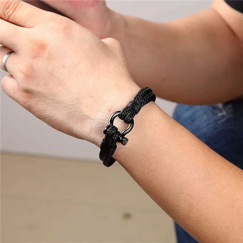 Bracelets de charme MKendn Fashion Leather Bracelet para homens Black Braid Braid Chain Chain de aço inoxidável Balete de fivela de jóias masculinas Pulseras Y240510