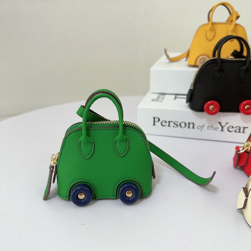 Keychains Woman Designer Top Quality Ryggsäck Keyrings hänge minihjulskalväska hänge Söt läppstift hörlurar på väskan nyckelkedja tillbehör