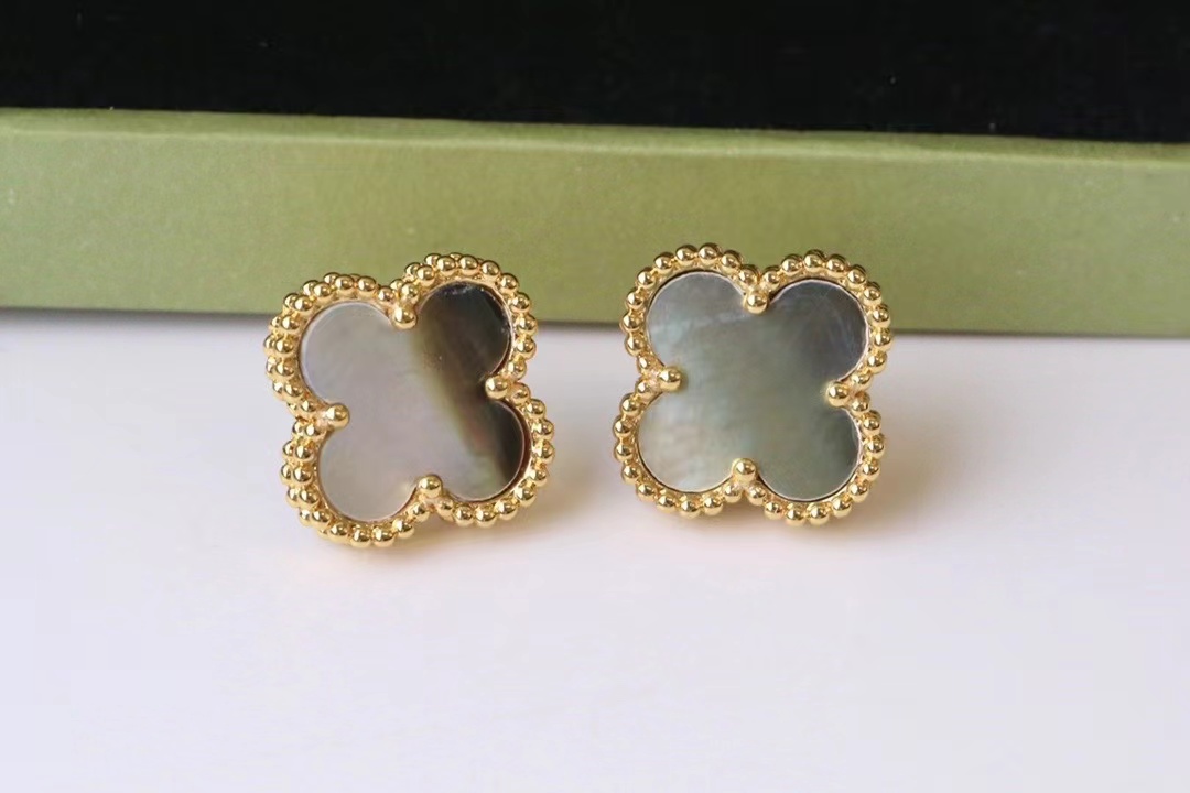 Designer Clover Stud Earrings Retro Clover Back Pearl Mother Stainless Steel Gold Studs Wedding Jewelry Gifts