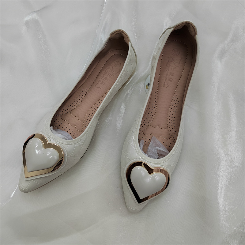 Toutes chaussures plates de toutes les femmes à bout pointu les appartements femelles doux semelle pu cuir en cuir chaussures décontractées chaussures de ballet doux chaussures de couleur pure chaussures de coeur chaussures de coeur