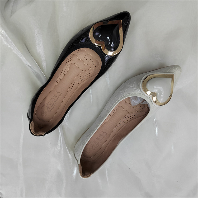 Toutes chaussures plates de toutes les femmes à bout pointu les appartements femelles doux semelle pu cuir en cuir chaussures décontractées chaussures de ballet doux chaussures de couleur pure chaussures de coeur chaussures de coeur