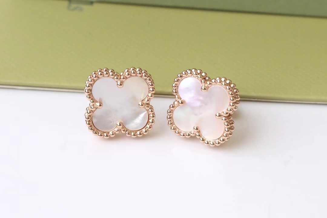 Designer Clover Stud Earrings Retro Clover Back Pearl Mother Stainless Steel Gold Studs Wedding Jewelry Gifts