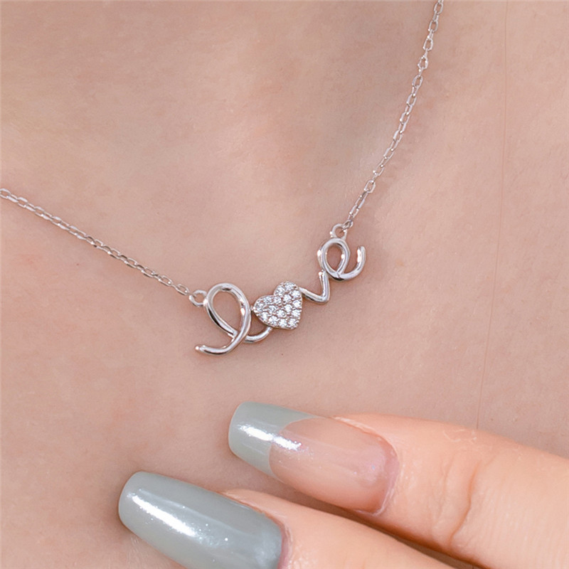 Collier d'amour coeur de luxe concepteur pour femme fête 925 Sterling Silver Pendant 18K Gold Letters Diamond Colliers Bijoux Friend Friend Valentin Boîte cadeau de la Saint-Valentin