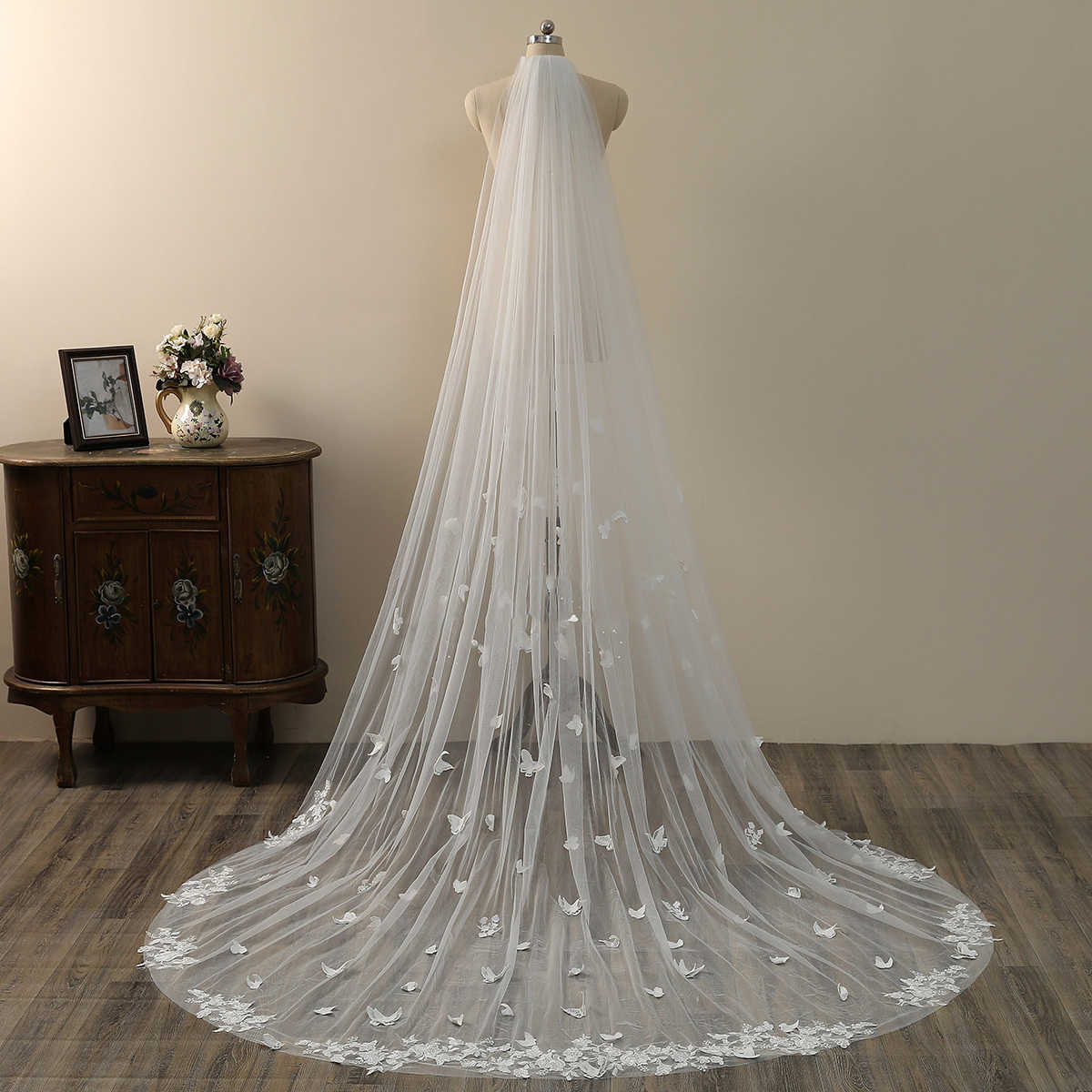 Élégant Appliques de papillon 3D Veil de mariage 3m de long Veille de mariée royale spéciale avec voile de peigne accessoires de mariage