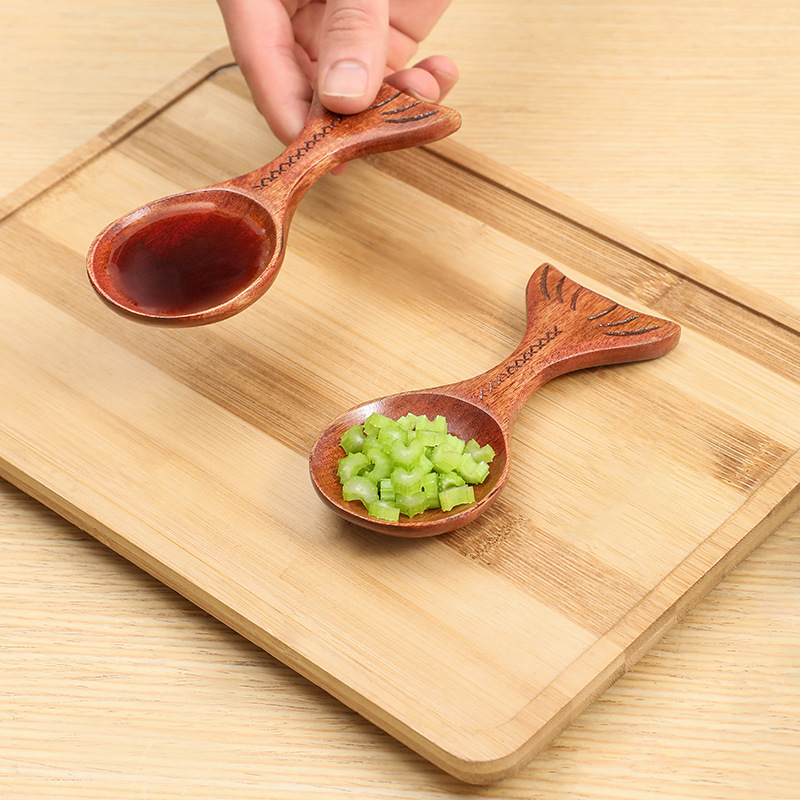 Sauce de forme de poisson rétro Sauce cuillère de style japonais à poignée courte à la chaleur à la chaleur à la chaleur en bois petit outil de cuisine de cuillère en forme de poisson