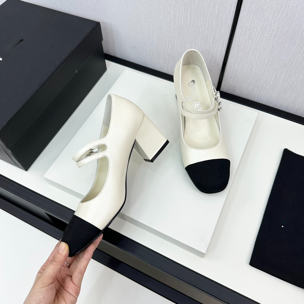Сандалии для летних дизайнерских дизайнерских сандалий 2024S, фирменная высокая каблука с подлинной кожаной одеждой на высоком каблуке, модная элегантная удобная комфорта