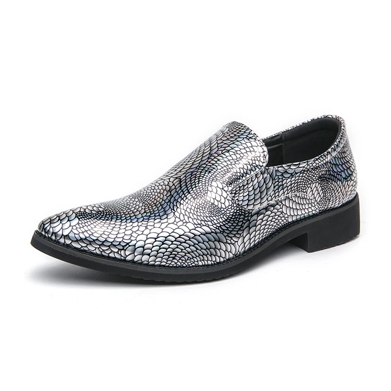 Fashion Slaser Männerschuhe Grüne Business Casual Moccasins Speced Toe Patent Leder Gentleman Kleid Schuhe Slip-On Lederschuhe