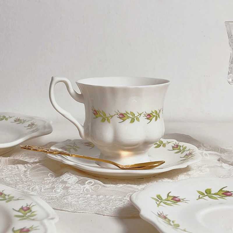 Tazze piattiere tazze da caffè rosa retrò e piattini mettono tazze da tè rosso inglese tazze in ceramica tazze squisite tazze da regalo la casa