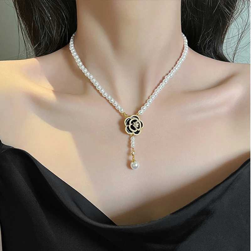 Pendant Necklaces Fashion camellia white rose necklace light luxury niche pearl ladies small fresh sweet rose flower collarbone chain pendant gift