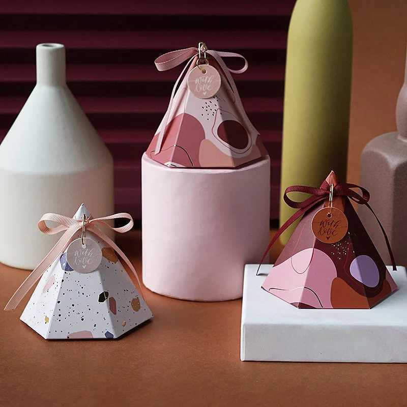 Boîte enveloppante Pyramide Discus de mariage Douche de bébé Papier de chocolat de douche de bébé avec emballage de ruban Small GiftQ240511