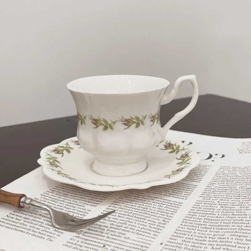 Tazze piattiere tazze da caffè rosa retrò e piattini mettono tazze da tè rosso inglese tazze in ceramica tazze squisite tazze da regalo la casa