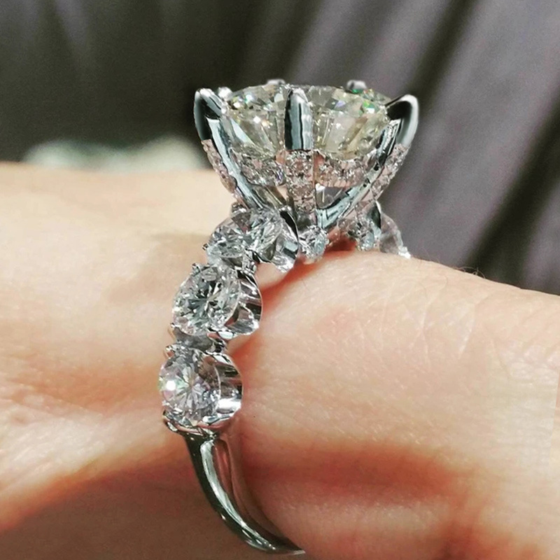 2022 Solitaire Ring Zircon Silver Couleur Engagement Band de mariage Anneaux pour femmes Men Finger Promise Party Bijoux Gift